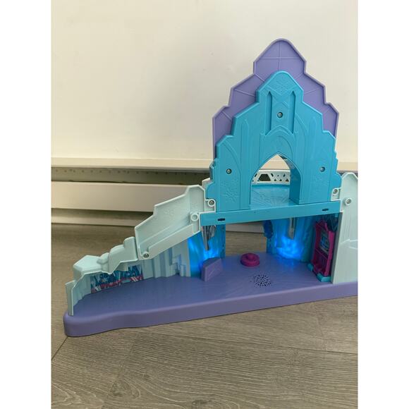Fisher Price Little People Disneys Froze Elsa Ice Palace Playset - Picture 6 of 7